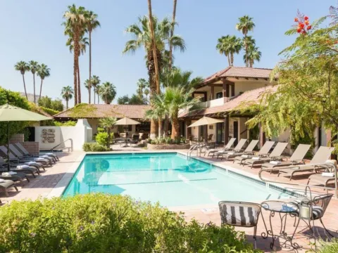 La Maison Hotel