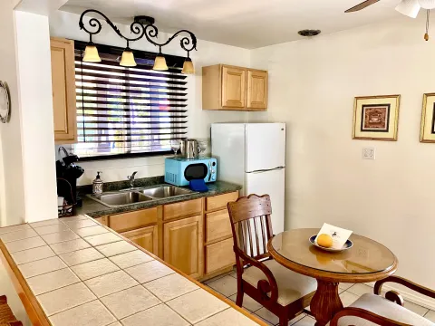 Old Ranch Inn - Adults Only 21 & Up